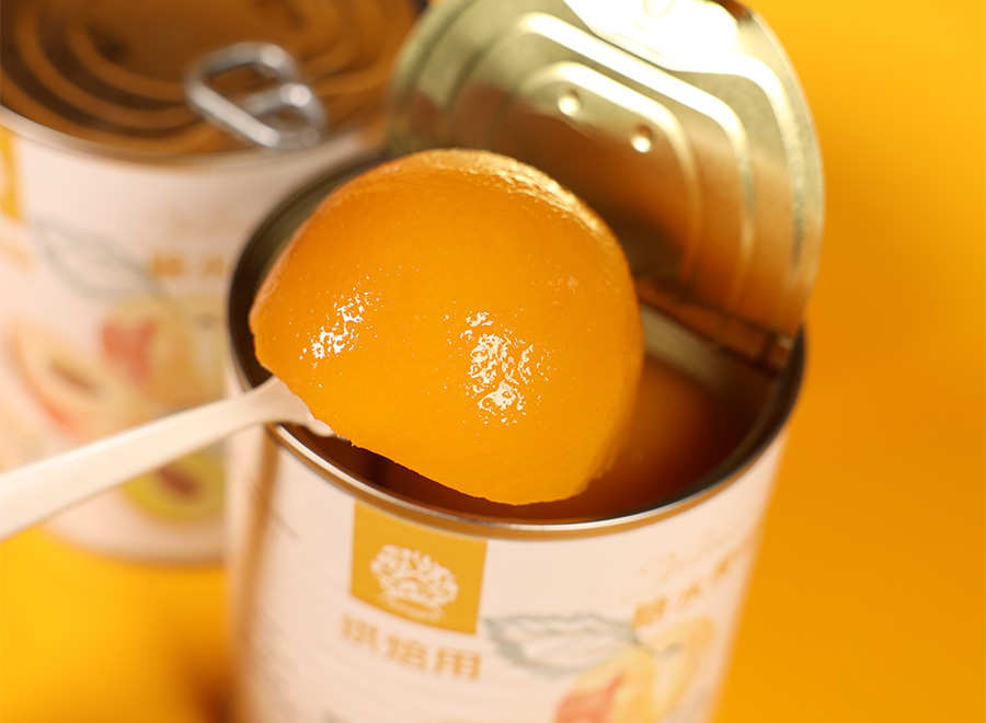 Canned peaches in sugar water